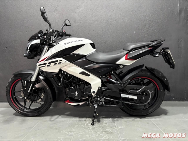 Foto Miniatura BAJAJ DOMINAR D 200 ABS 2024