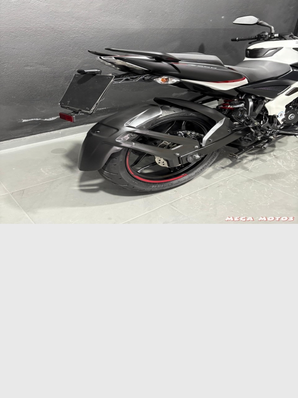 Foto Miniatura BAJAJ DOMINAR D 200 ABS 2024