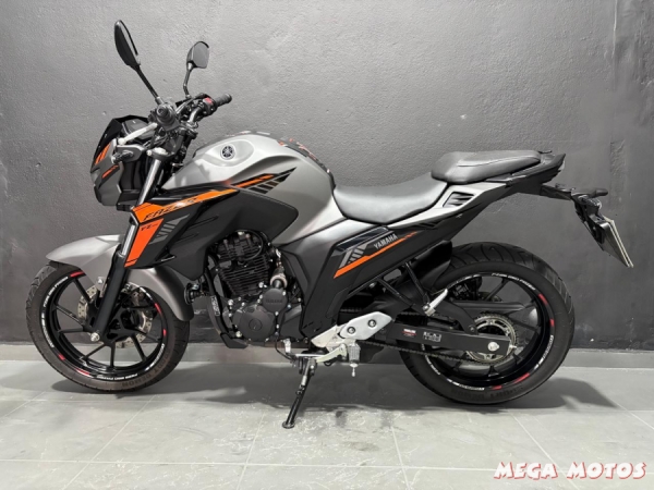 Foto Miniatura Yamaha FZ 25 FAZER 250 ABS CONNECTED 2025
